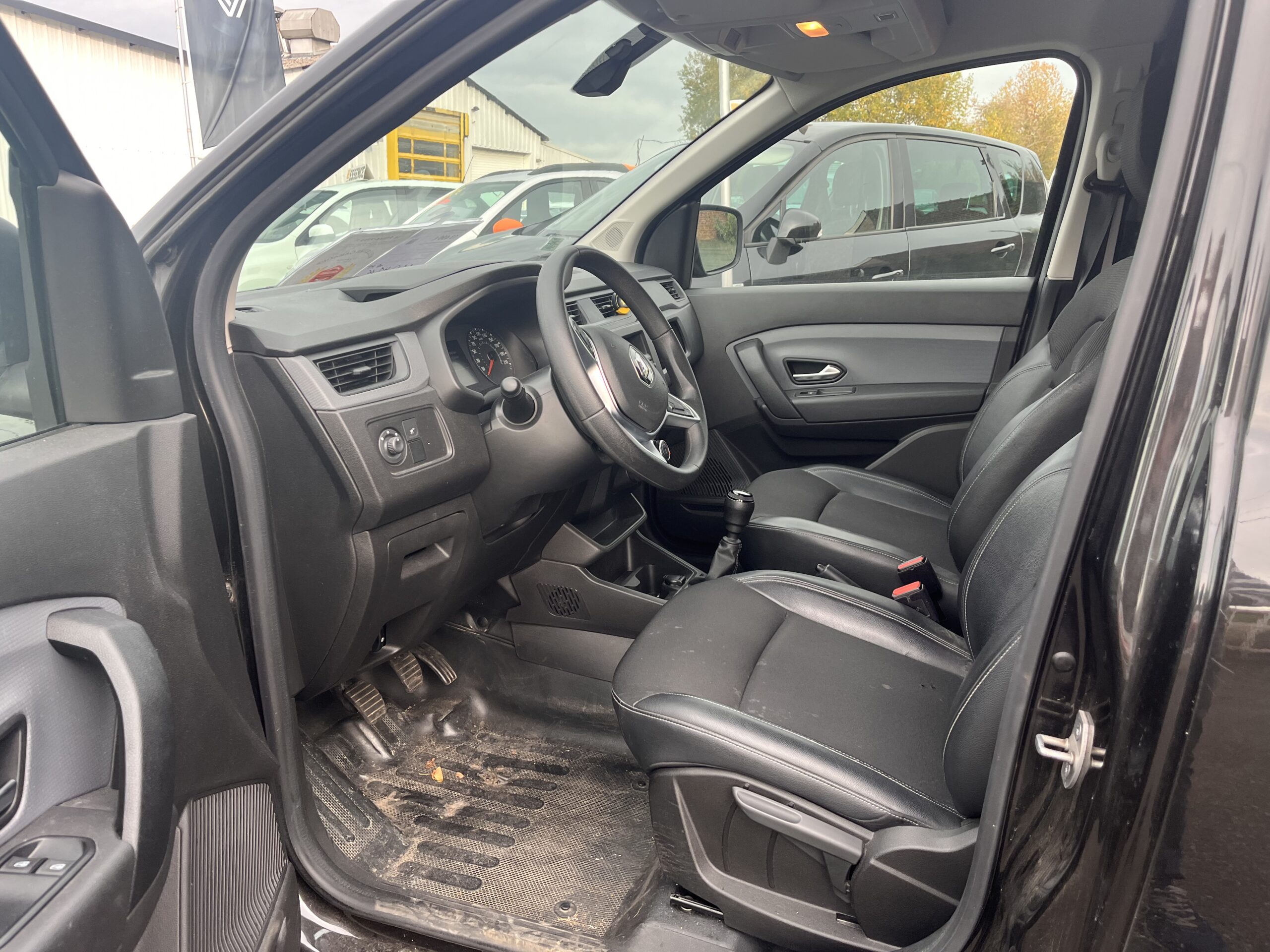 RENAULT Express Van 1.5 Blue dCi 95ch Confort 9