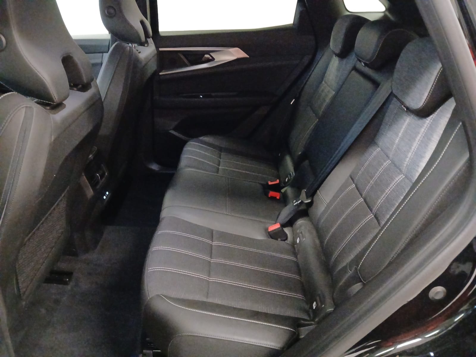 photo-1770815514846-10