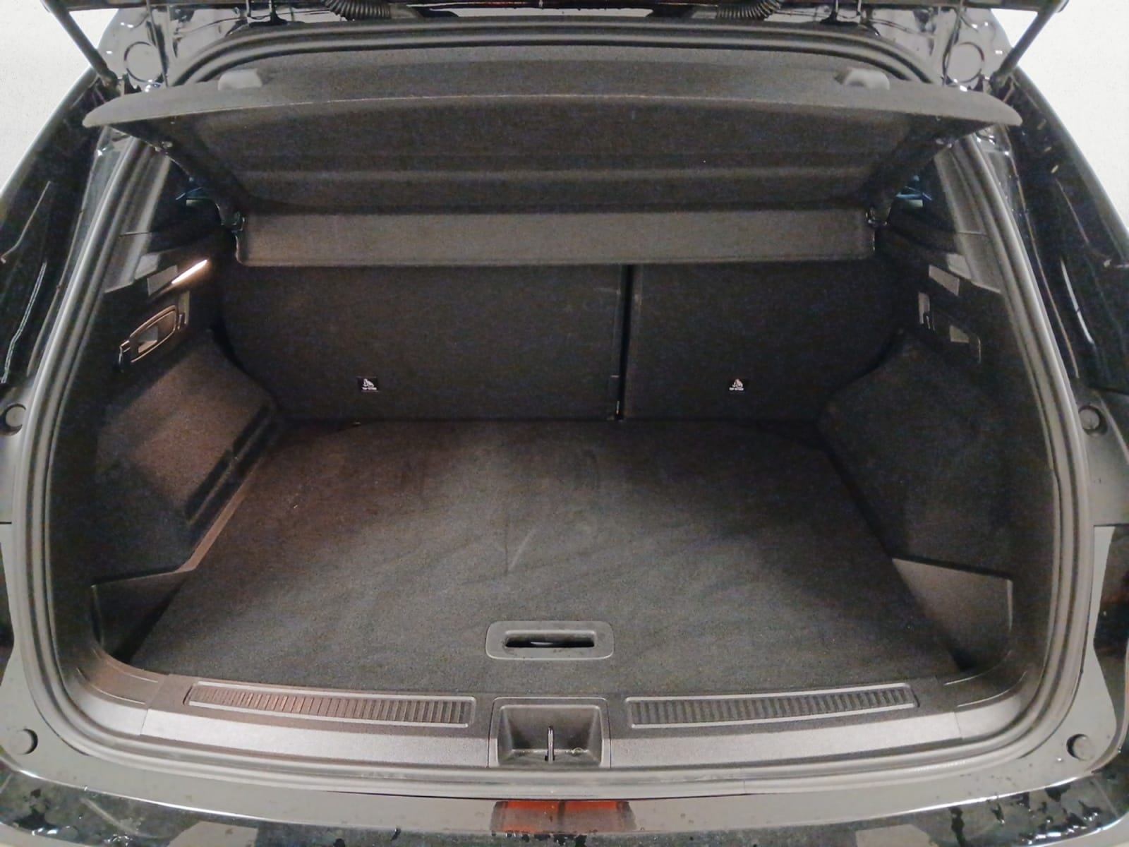 photo-1770815514846-11