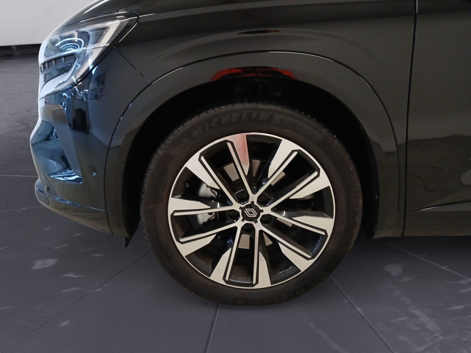 photo-1770815514846-8