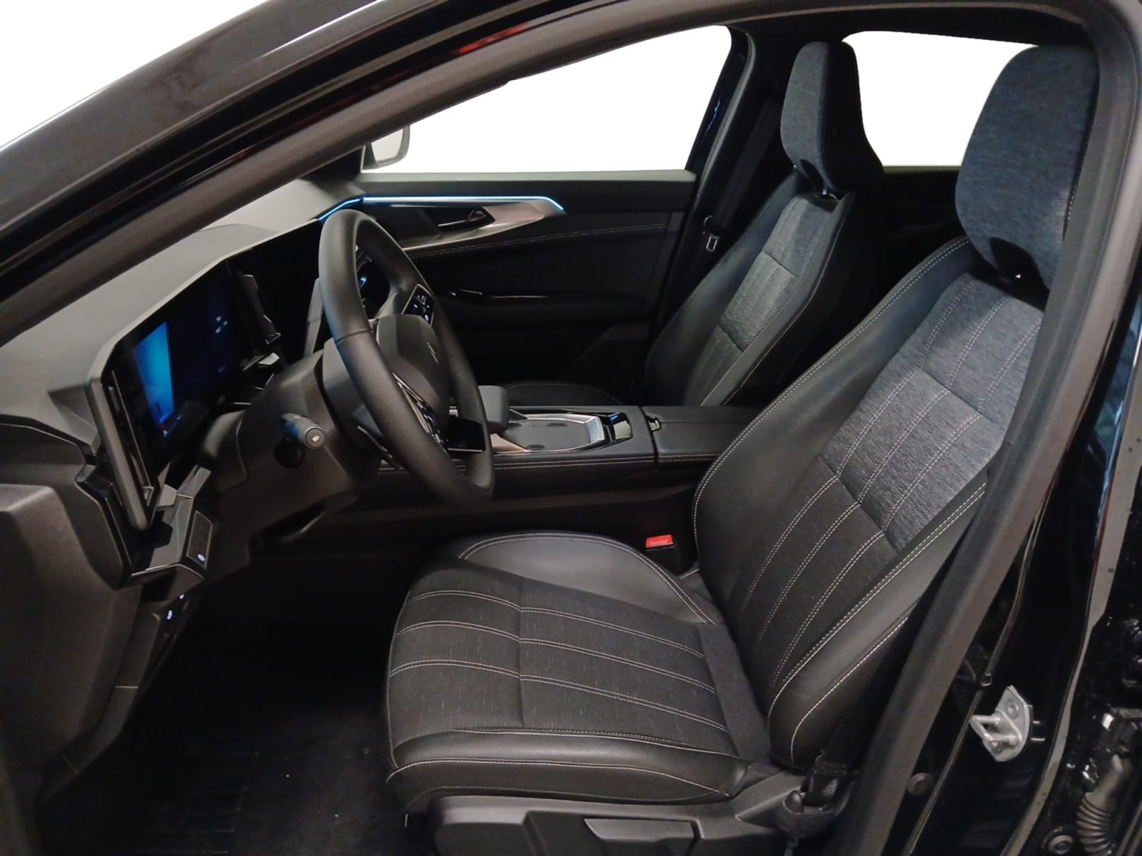 photo-1770815514846-9