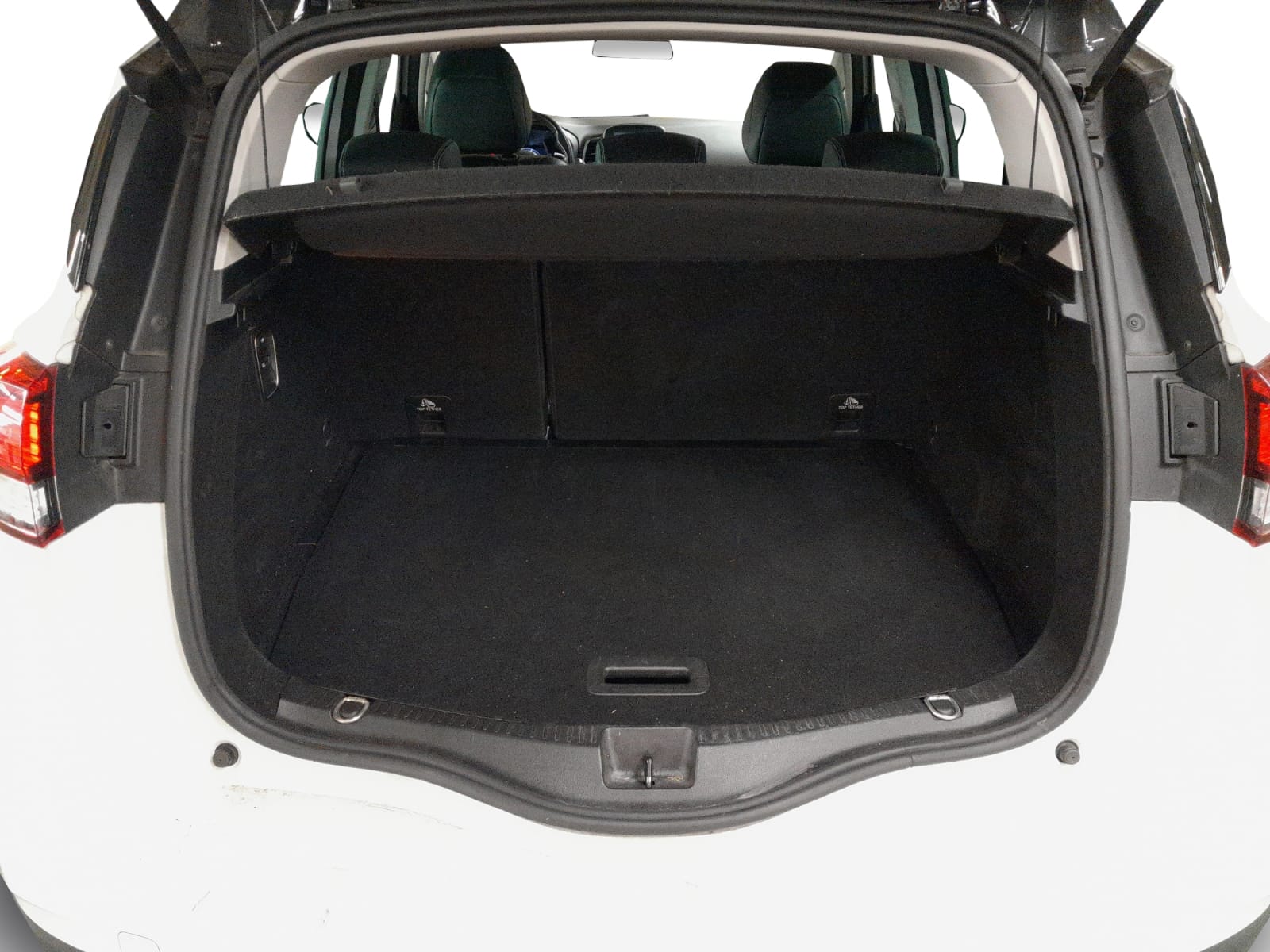 photo-1771227311321-11