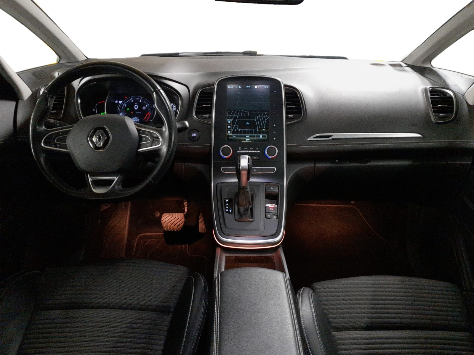 photo-1771227311322-13